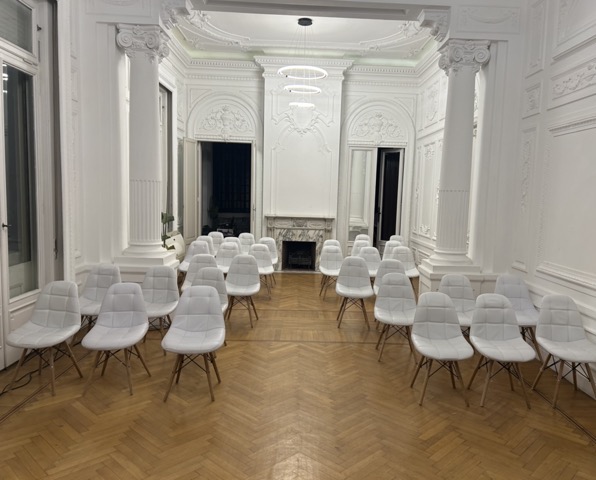 Leather Exhibition Chair - White -capitone - Theater style